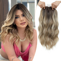 Dunkelbrauner Ansatz zu Blond Ombre mit Highlights